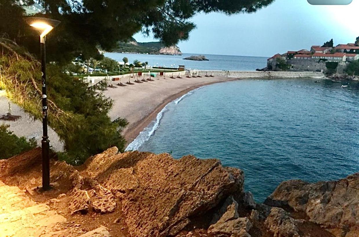 Sound Of The Sea Apartment Sveti Stefan Exteriör bild