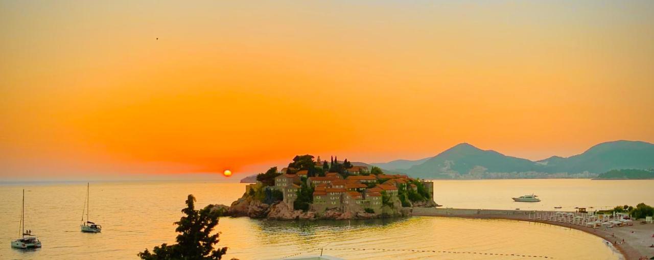 Sound Of The Sea Apartment Sveti Stefan Exteriör bild